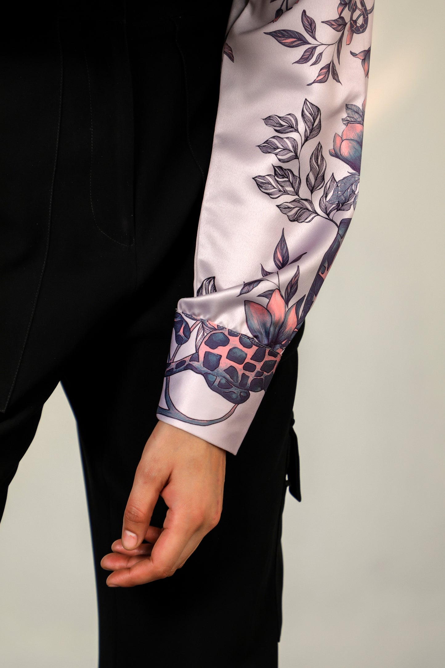 DEERLEO ROSE CROP SHIRT