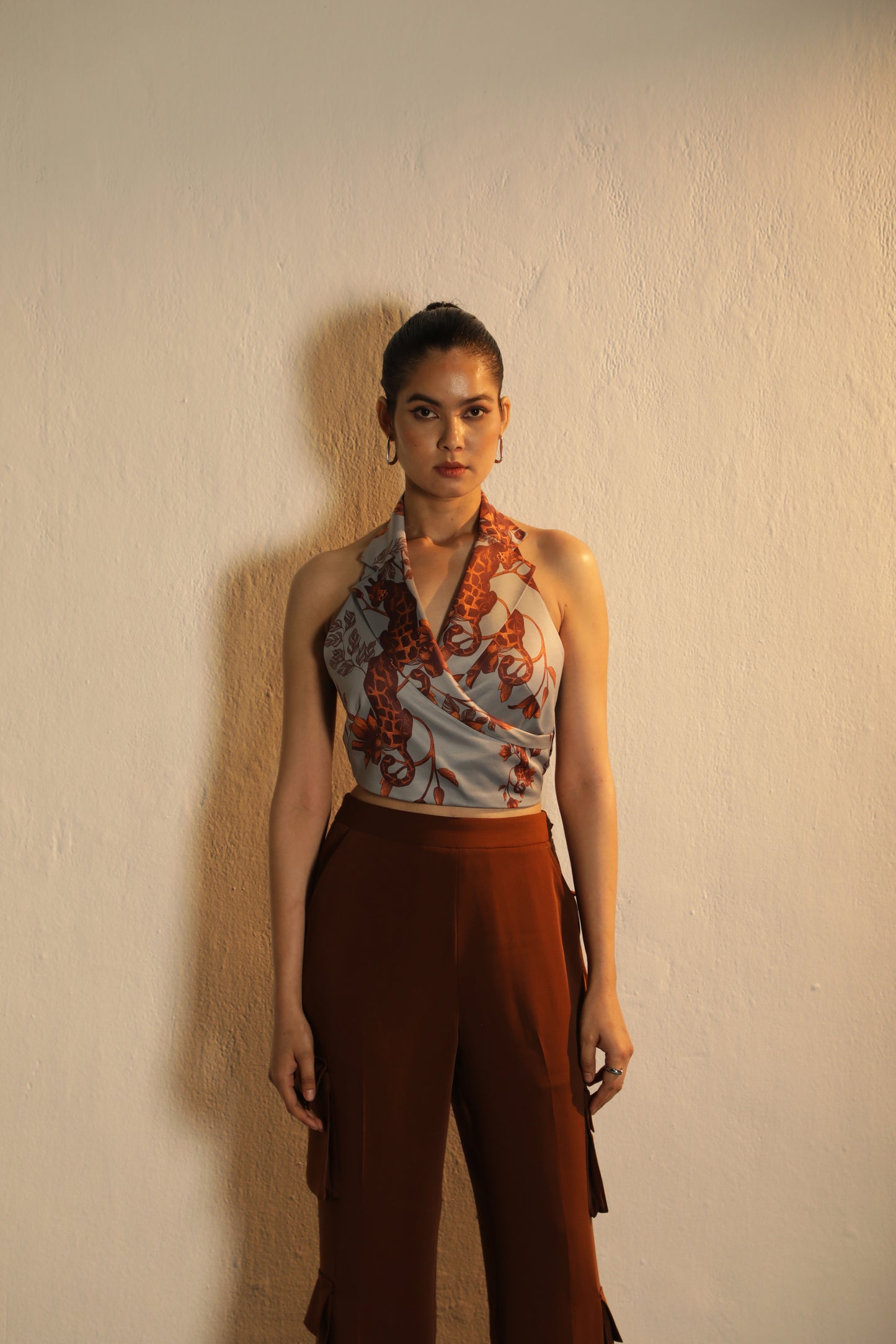 DEERLEO BRICK HALTER CROP TOP