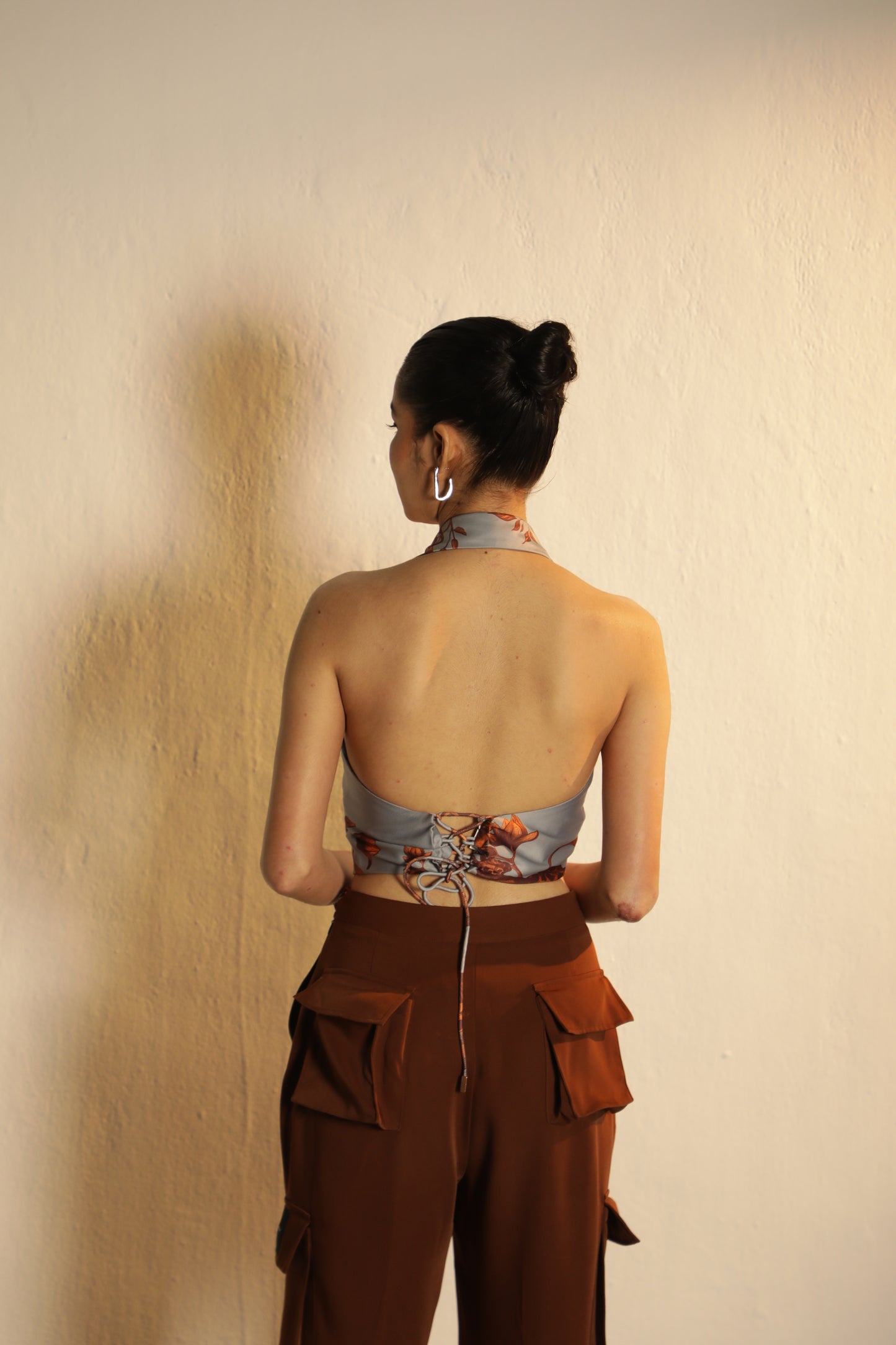 DEERLEO BRICK HALTER CROP TOP