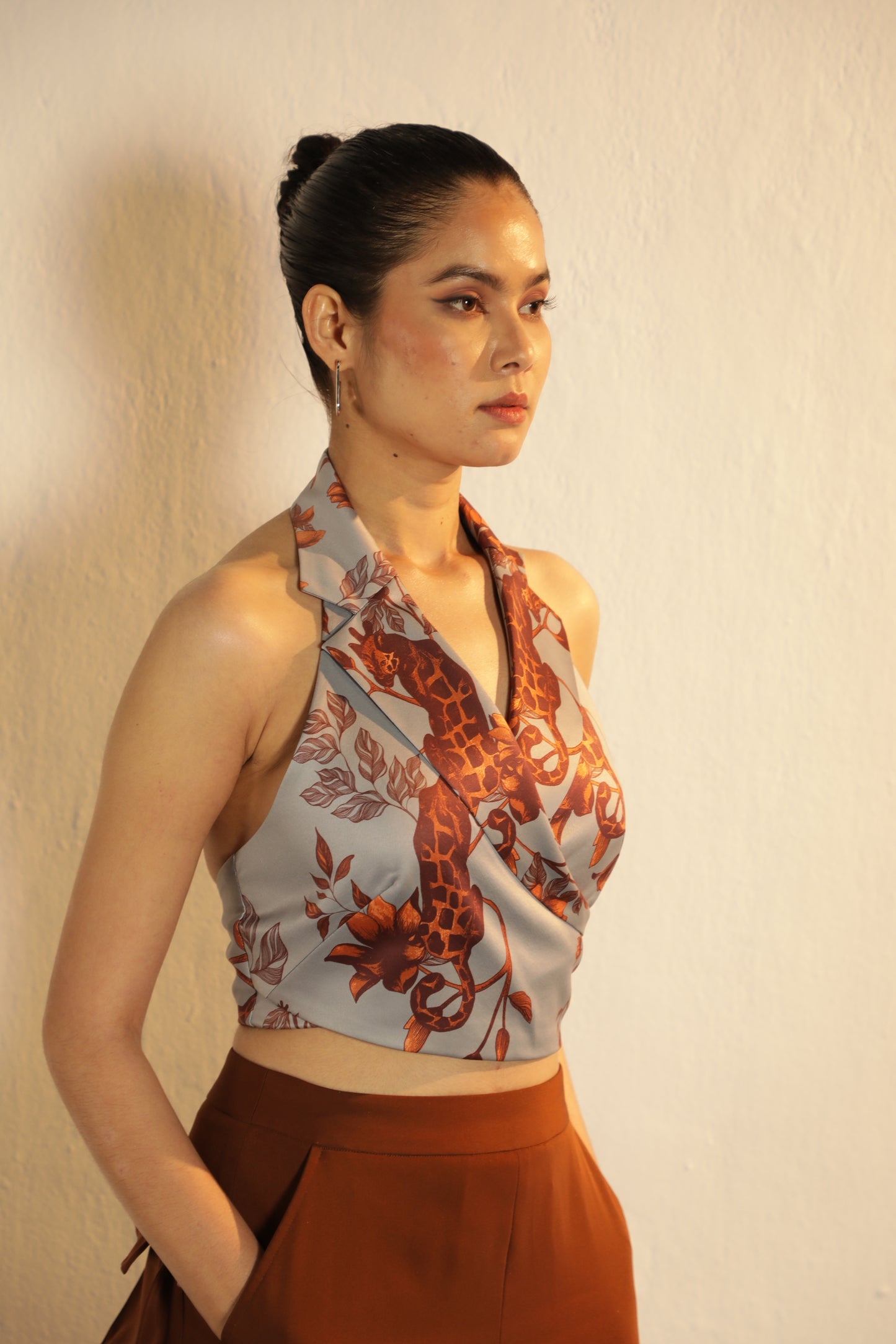 DEERLEO BRICK HALTER CROP TOP