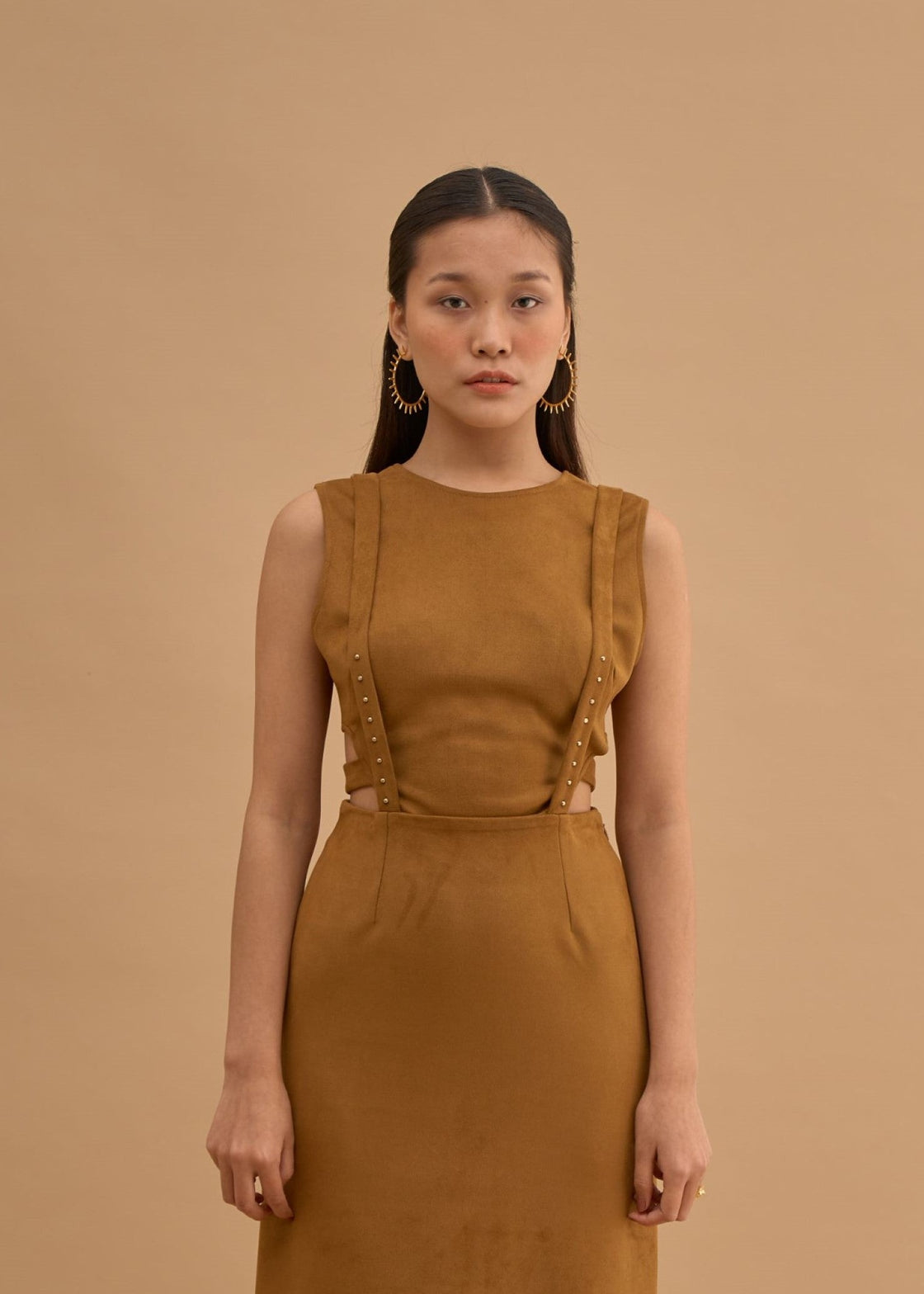 BUCKLE THE BACK CROP TOP 