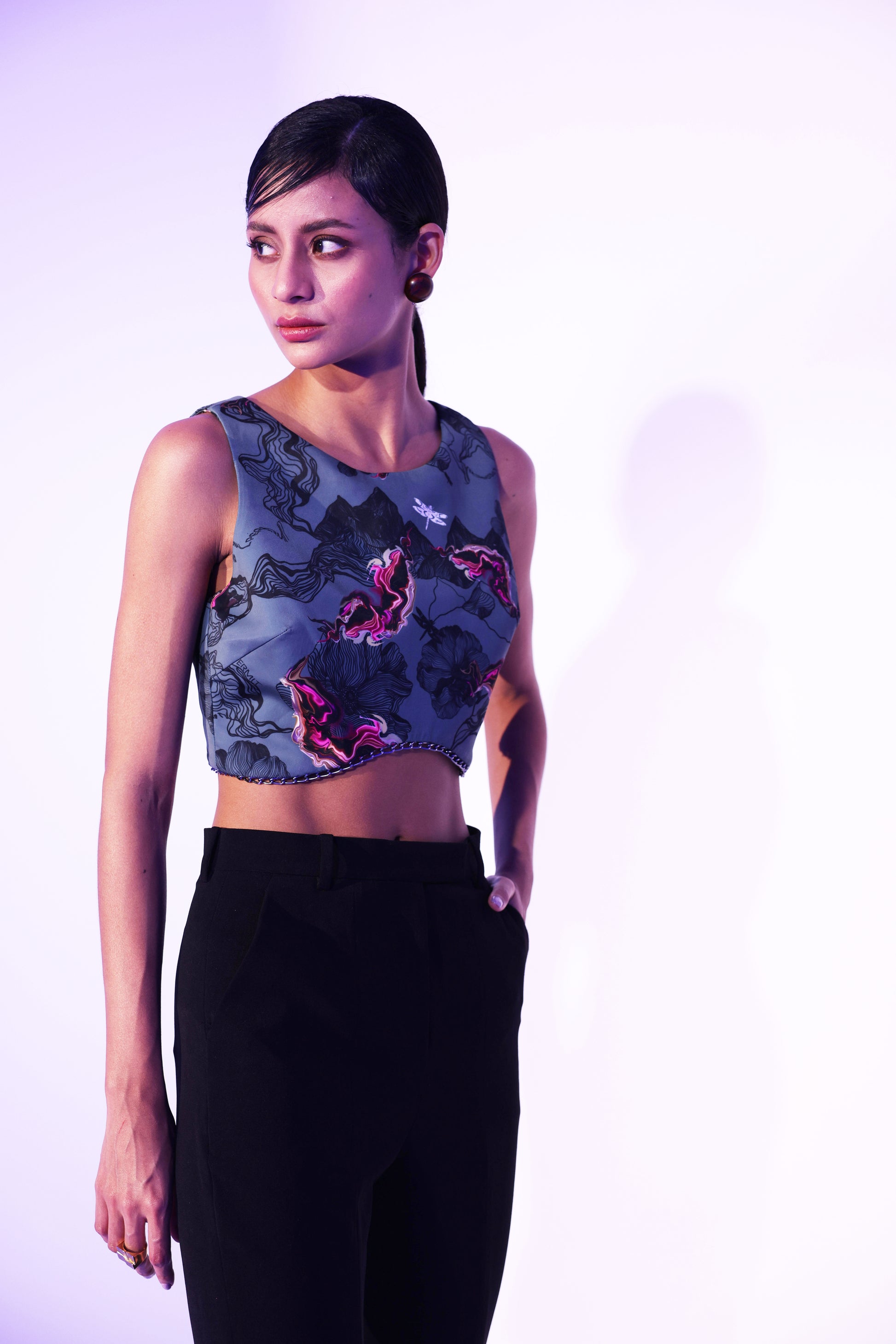 STONE SWIVEL CHAIN CROP TOP 