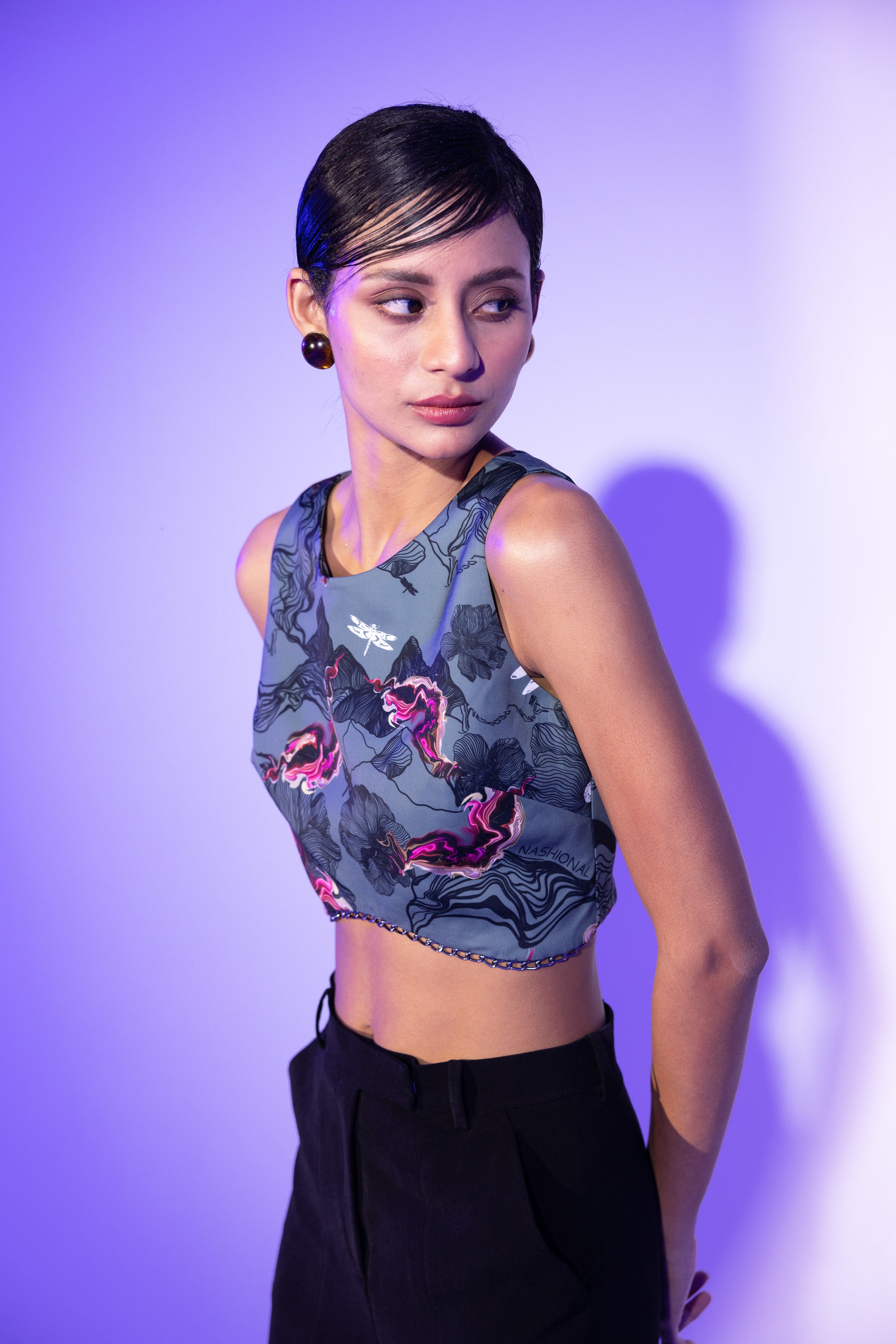 STONE SWIVEL CHAIN CROP TOP 