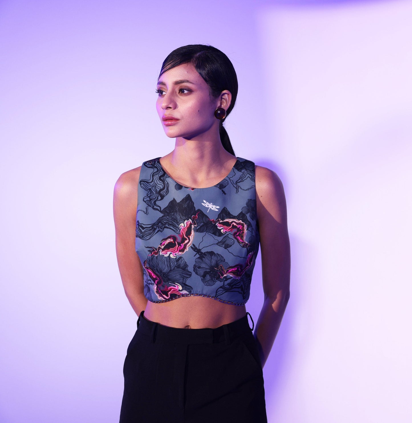 STONE SWIVEL CHAIN CROP TOP 