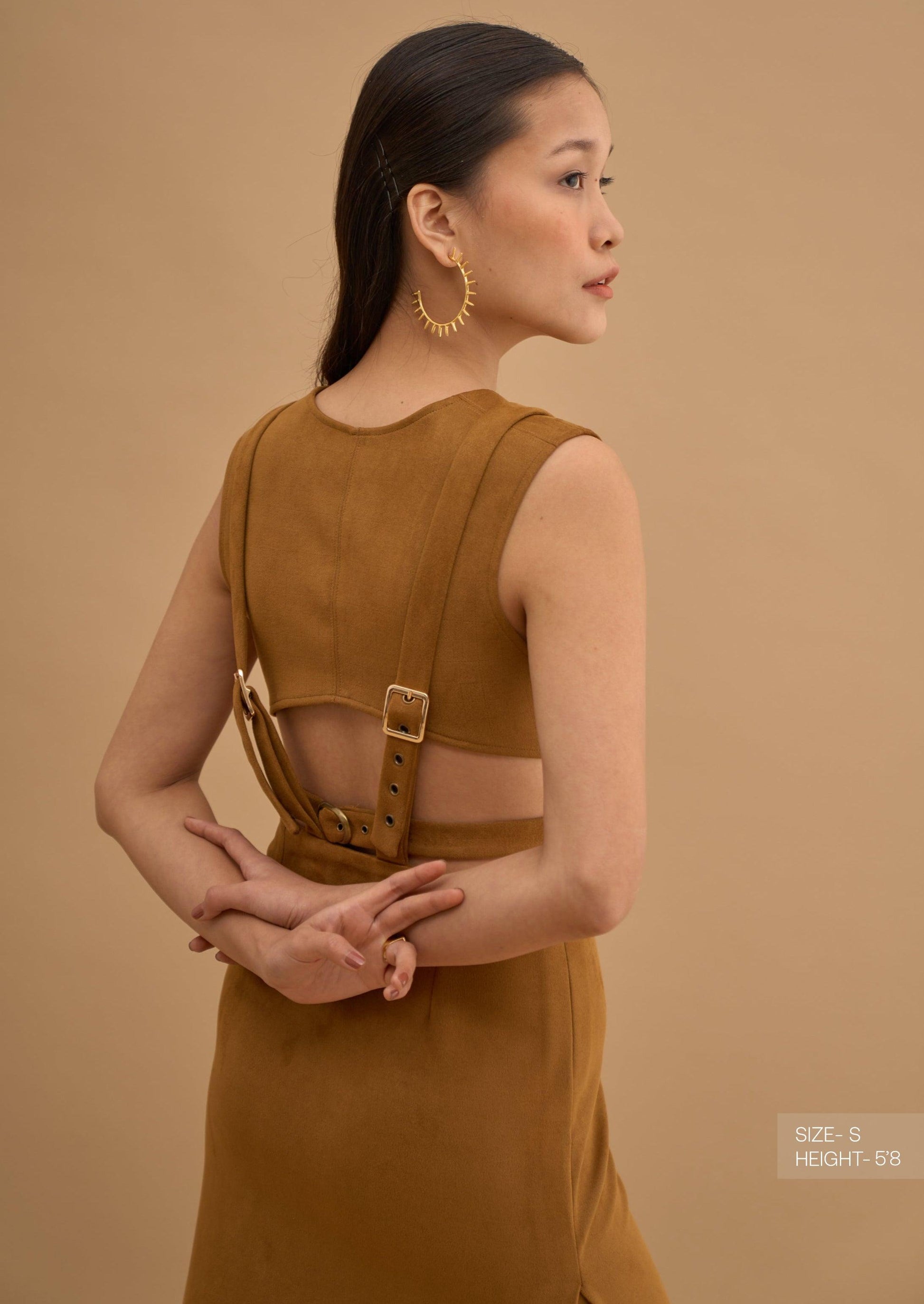 BUCKLE THE BACK CROP TOP 