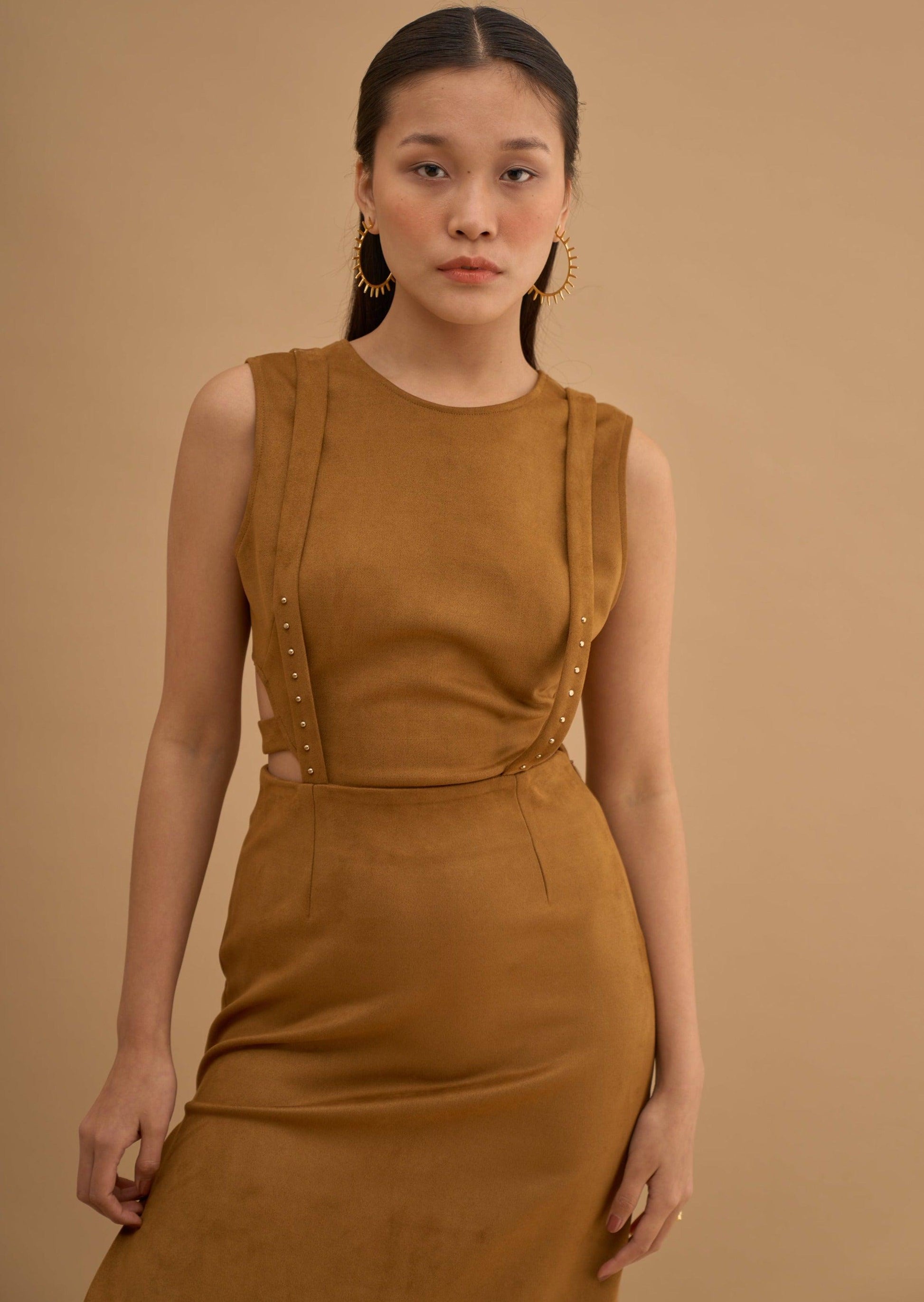 BUCKLE THE BACK CROP TOP 
