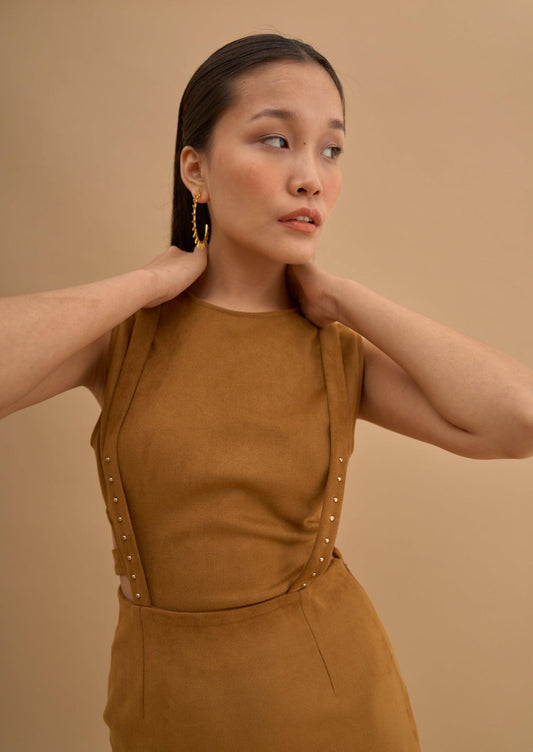 BUCKLE THE BACK CROP TOP 