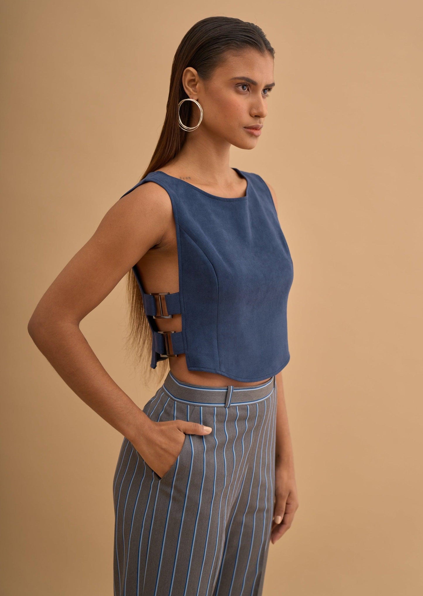 BUCKLE UP YOUR SIDE CROP TOP 