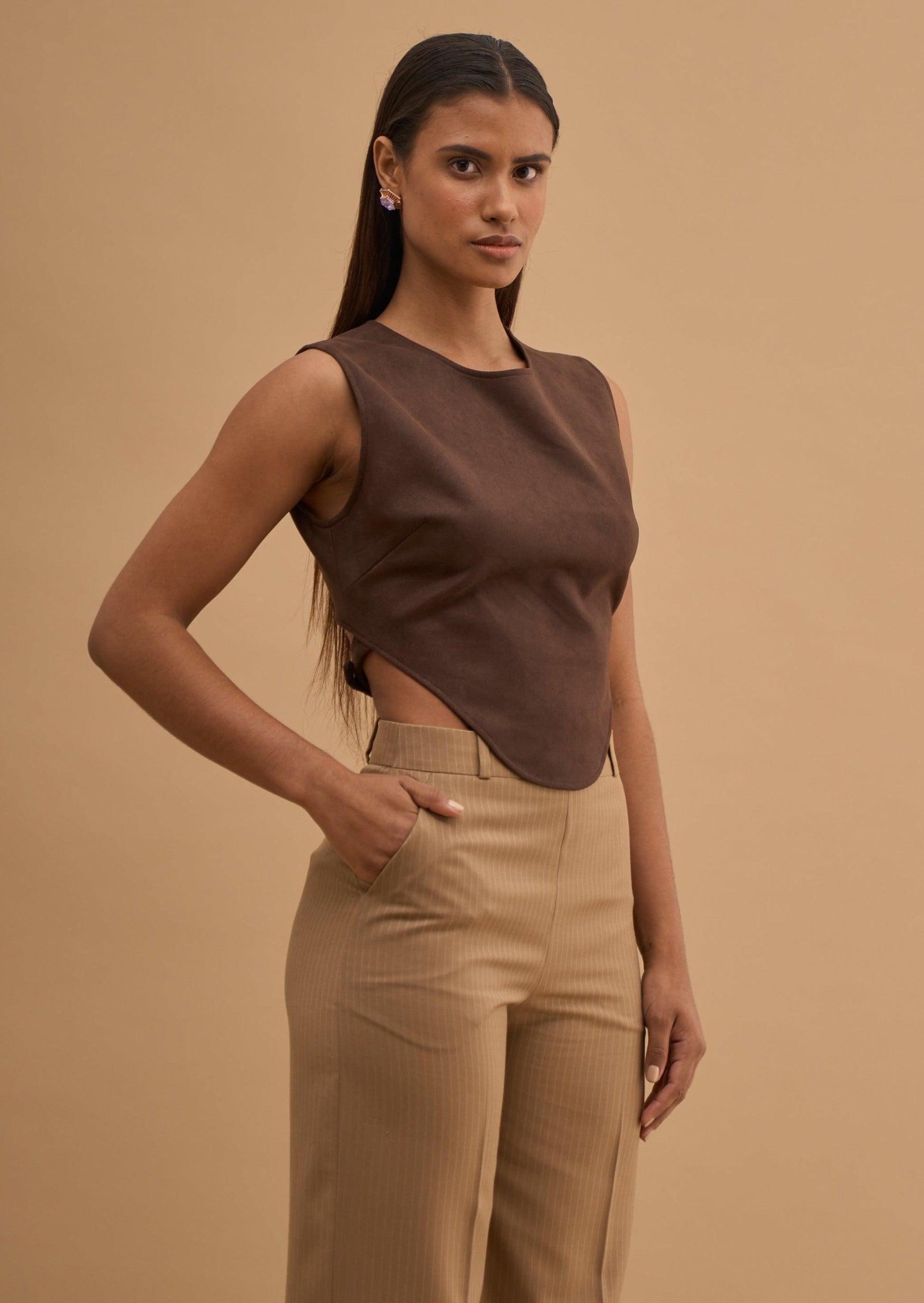 BUCKLE THE BACK CROP TOP 