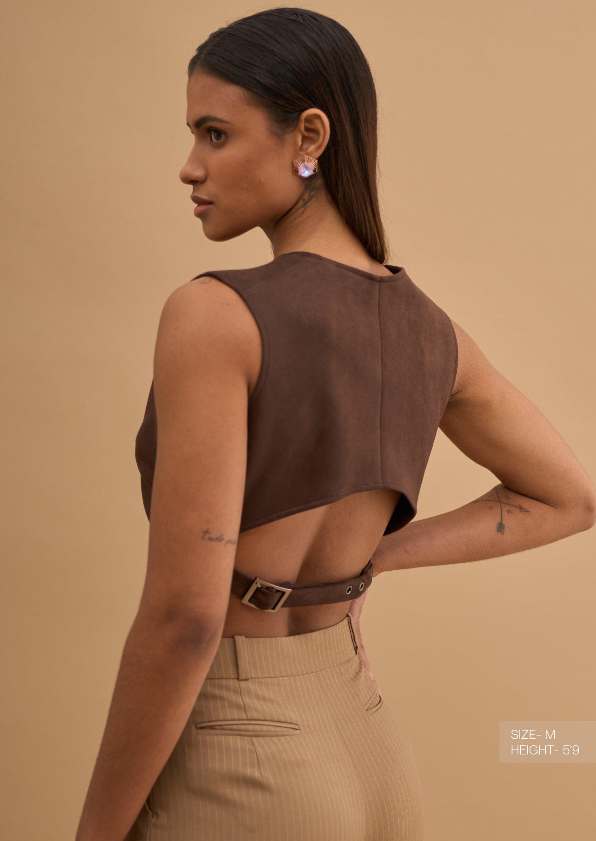 BUCKLE THE BACK CROP TOP 