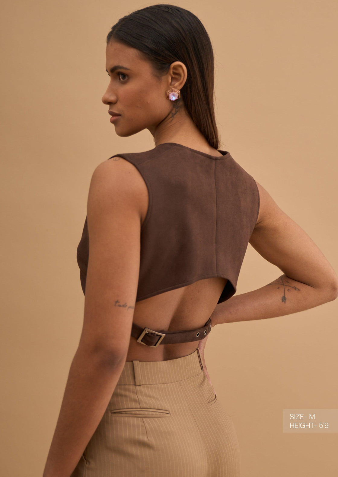 BUCKLE THE BACK CROP TOP 