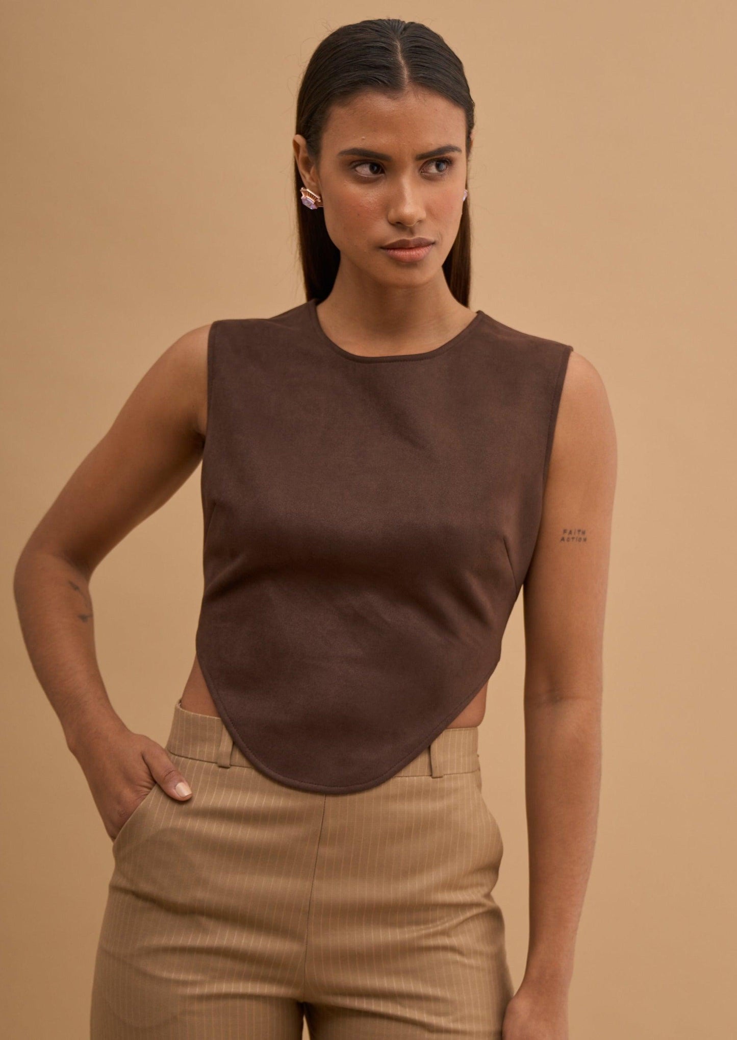 BUCKLE THE BACK CROP TOP 