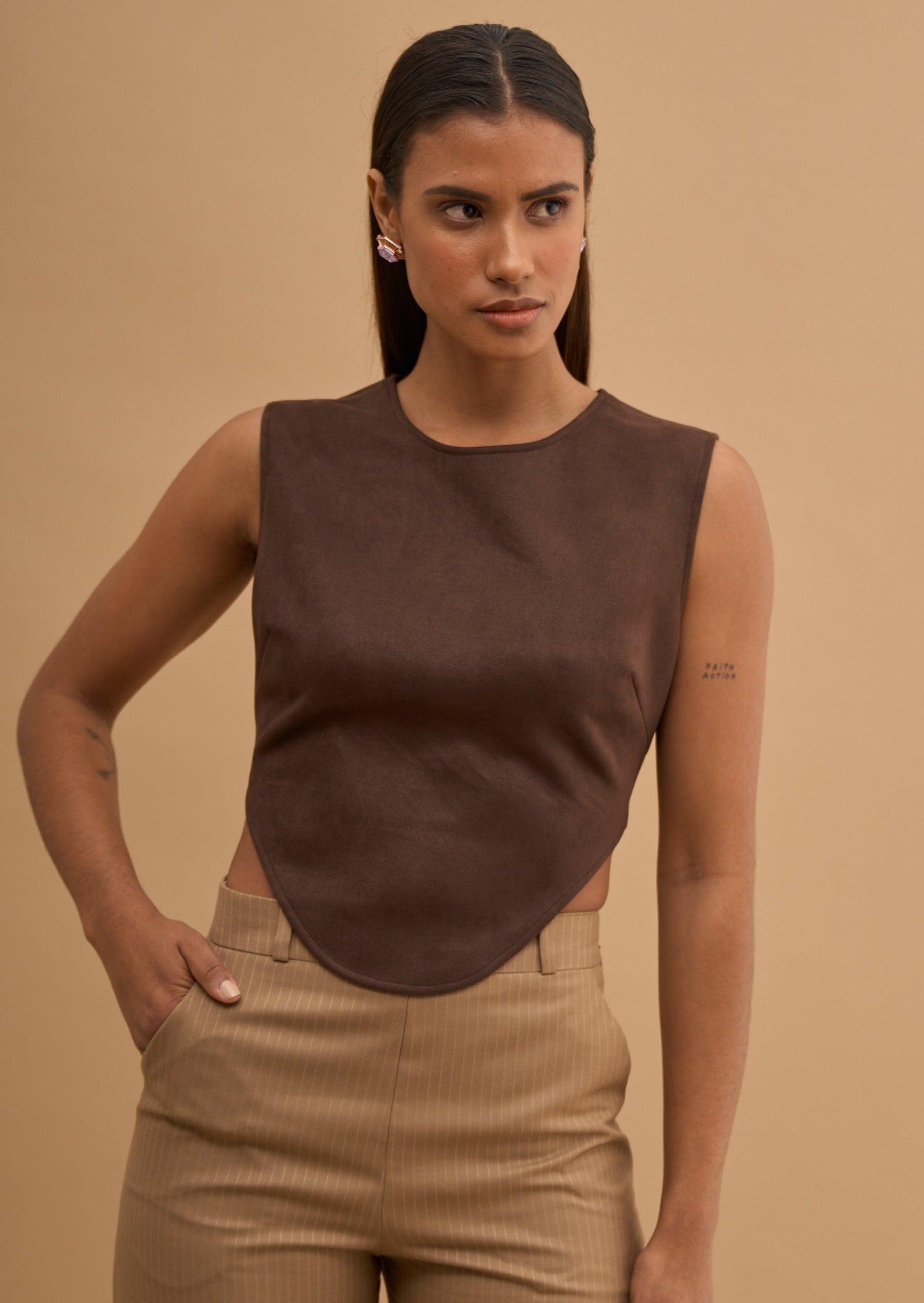 BUCKLE THE BACK CROP TOP 
