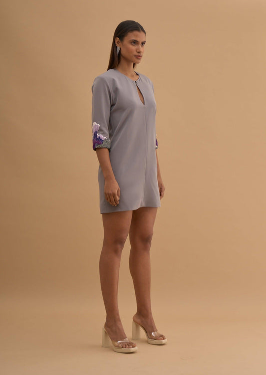 EMBROIDERED SHIFT DRESS 