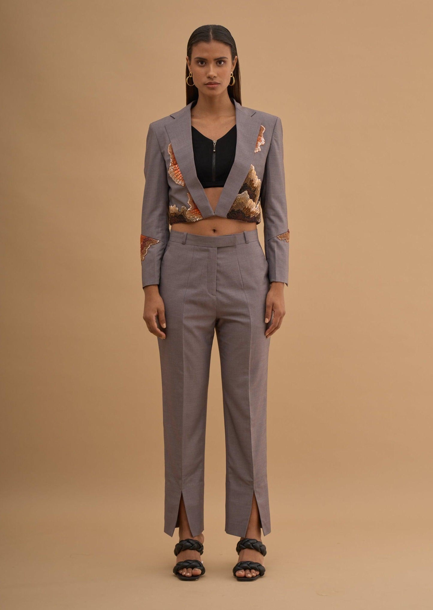 EMROIDERED VENT OUT SLEEVE BLAZER 