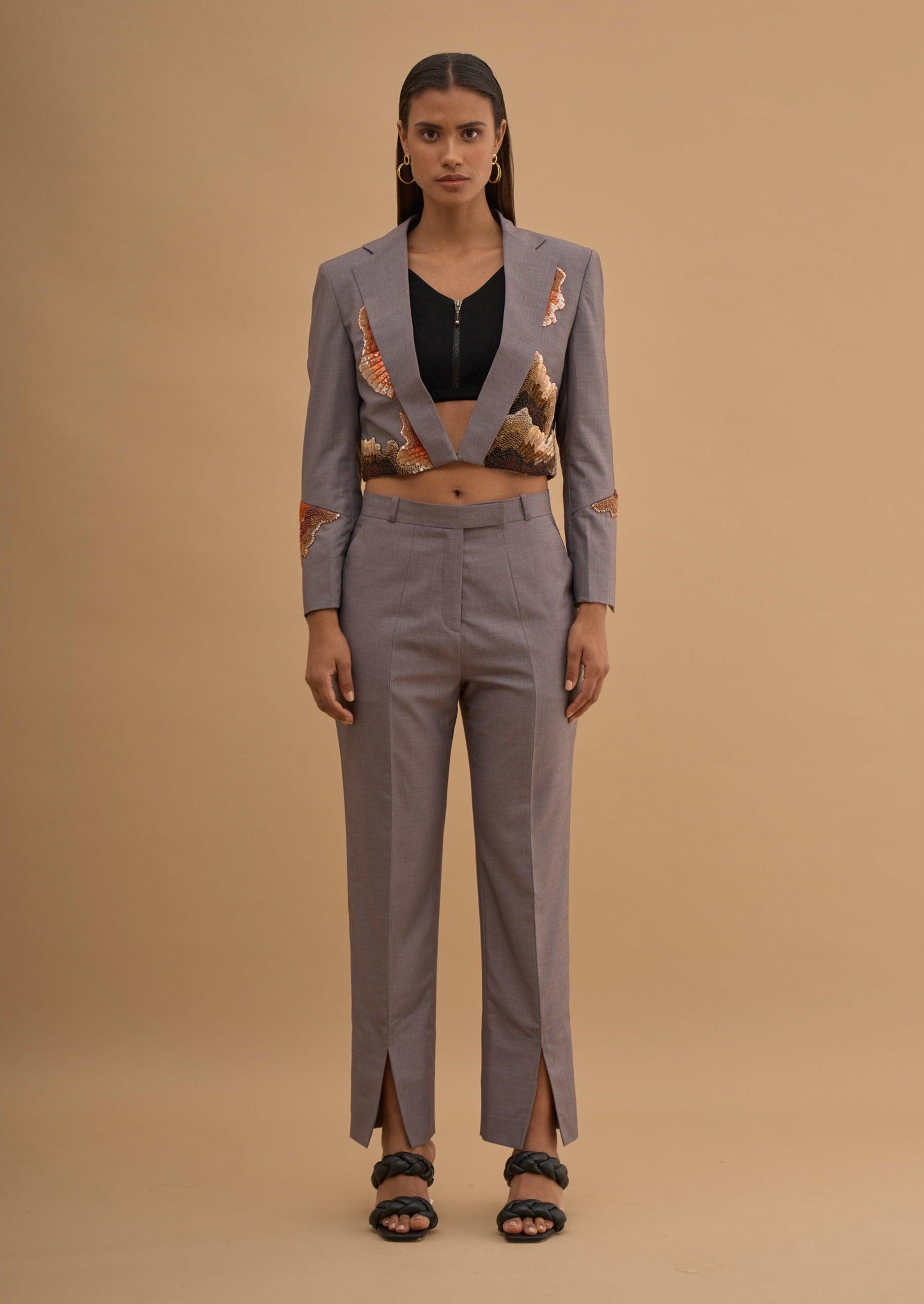 EMROIDERED VENT OUT SLEEVE BLAZER 