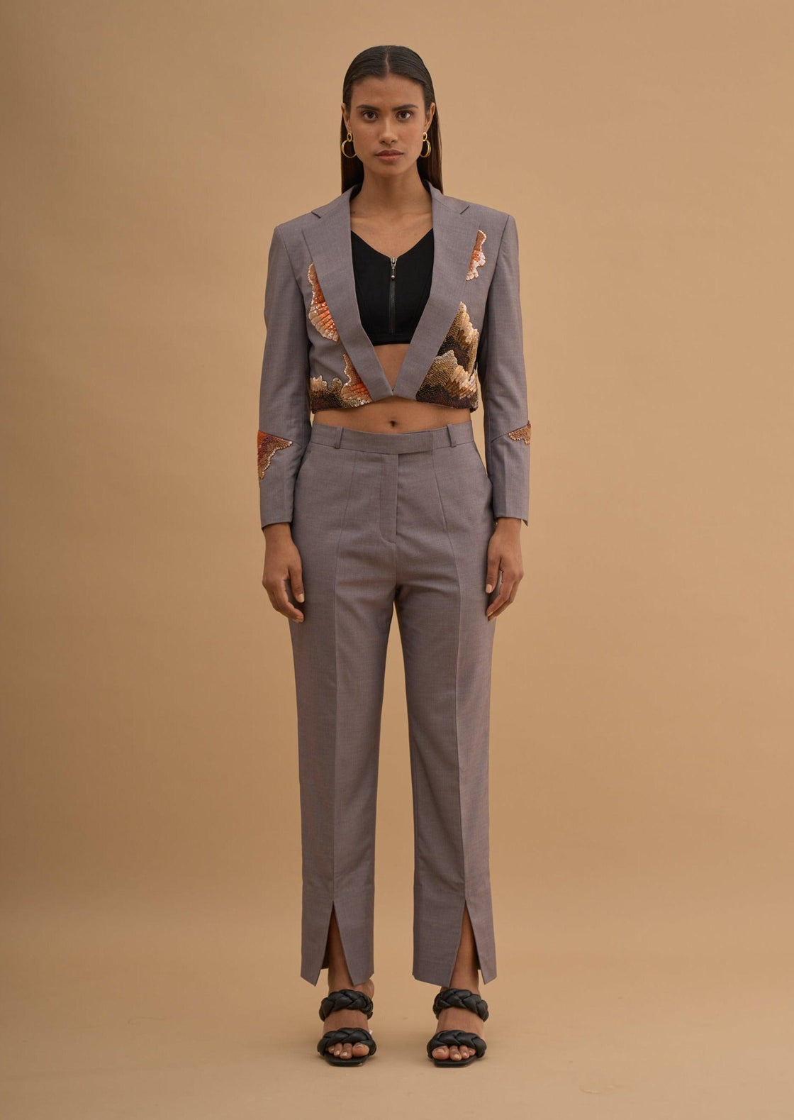 EMROIDERED VENT OUT SLEEVE BLAZER 