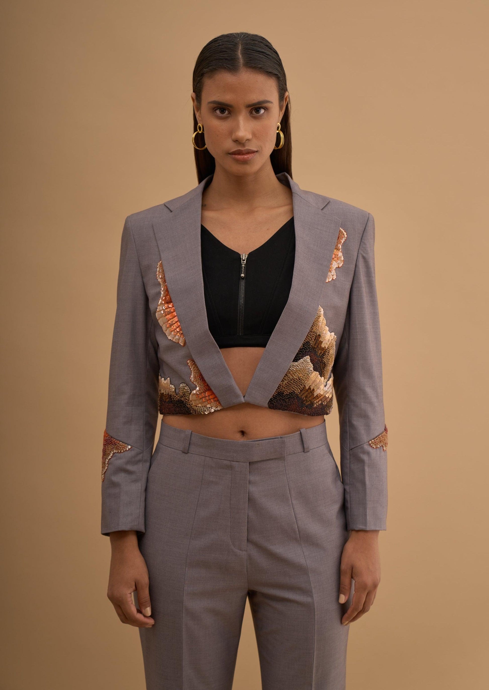 EMROIDERED VENT OUT SLEEVE BLAZER 