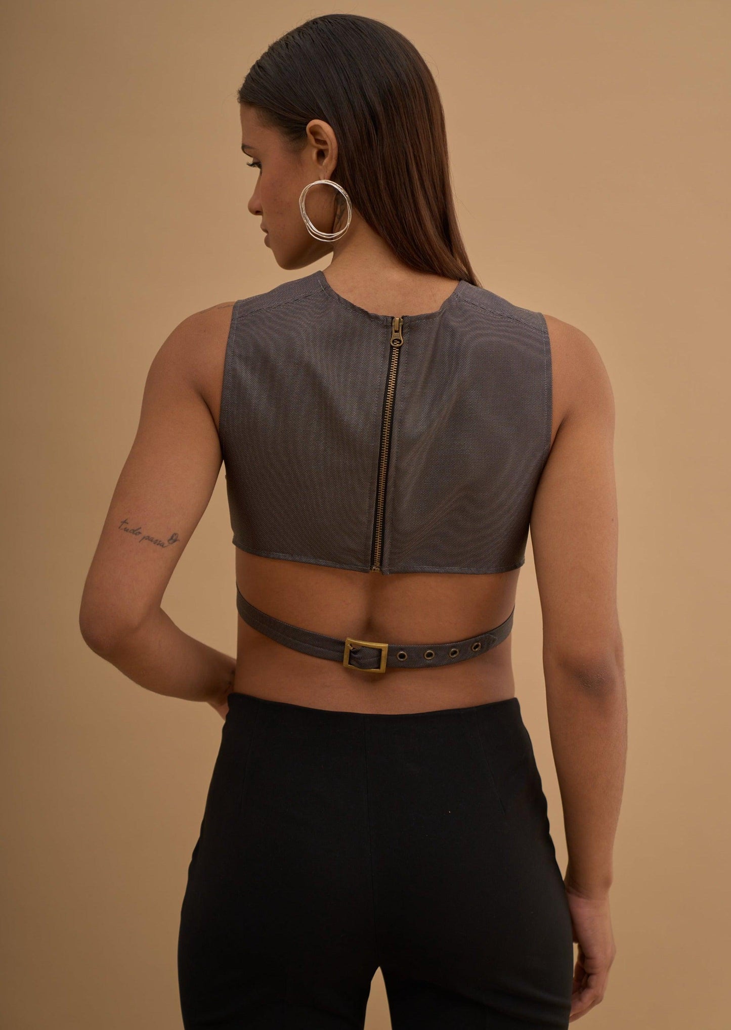 BUCKLE THE BACK CROP TOP 
