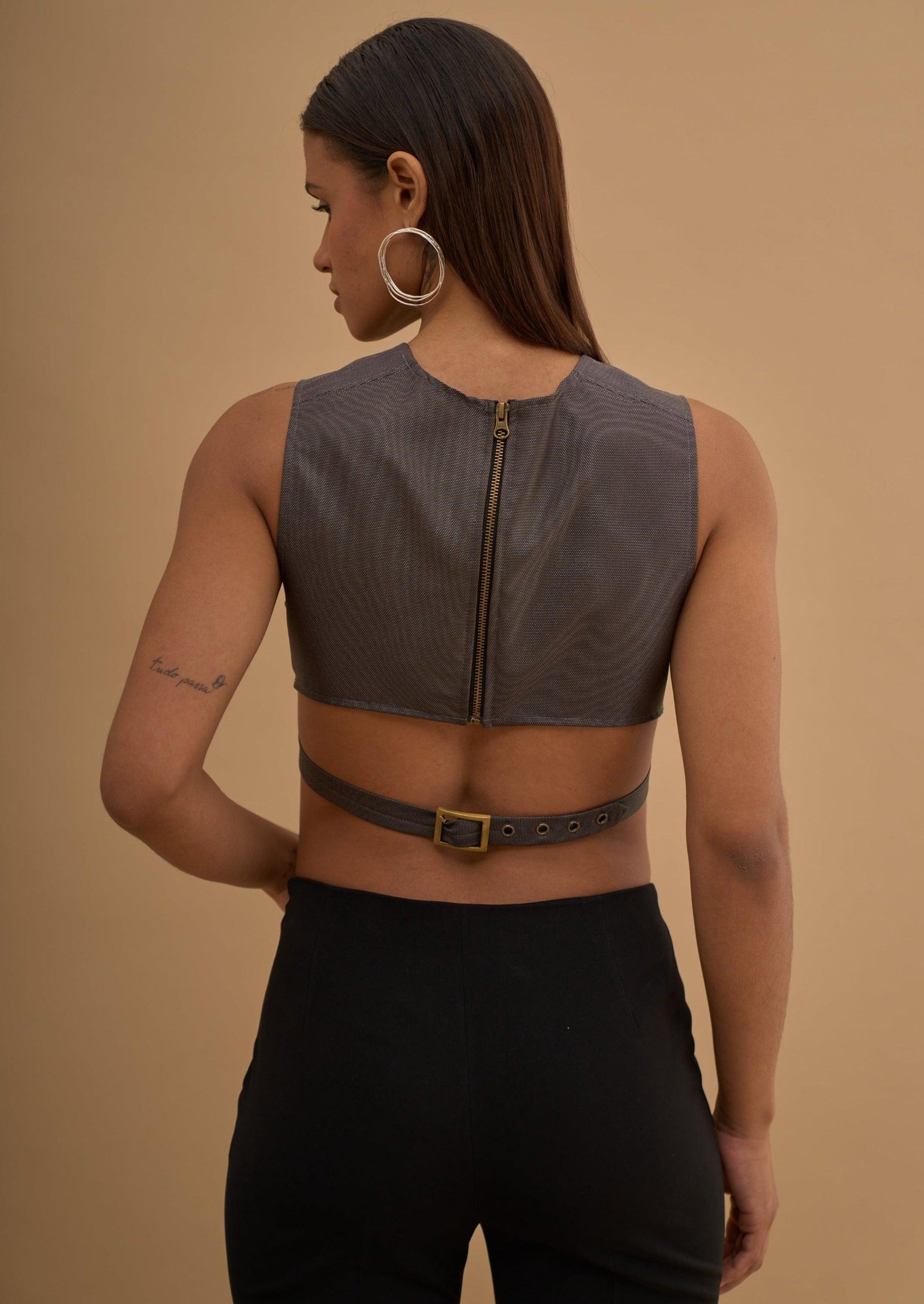 BUCKLE THE BACK CROP TOP 