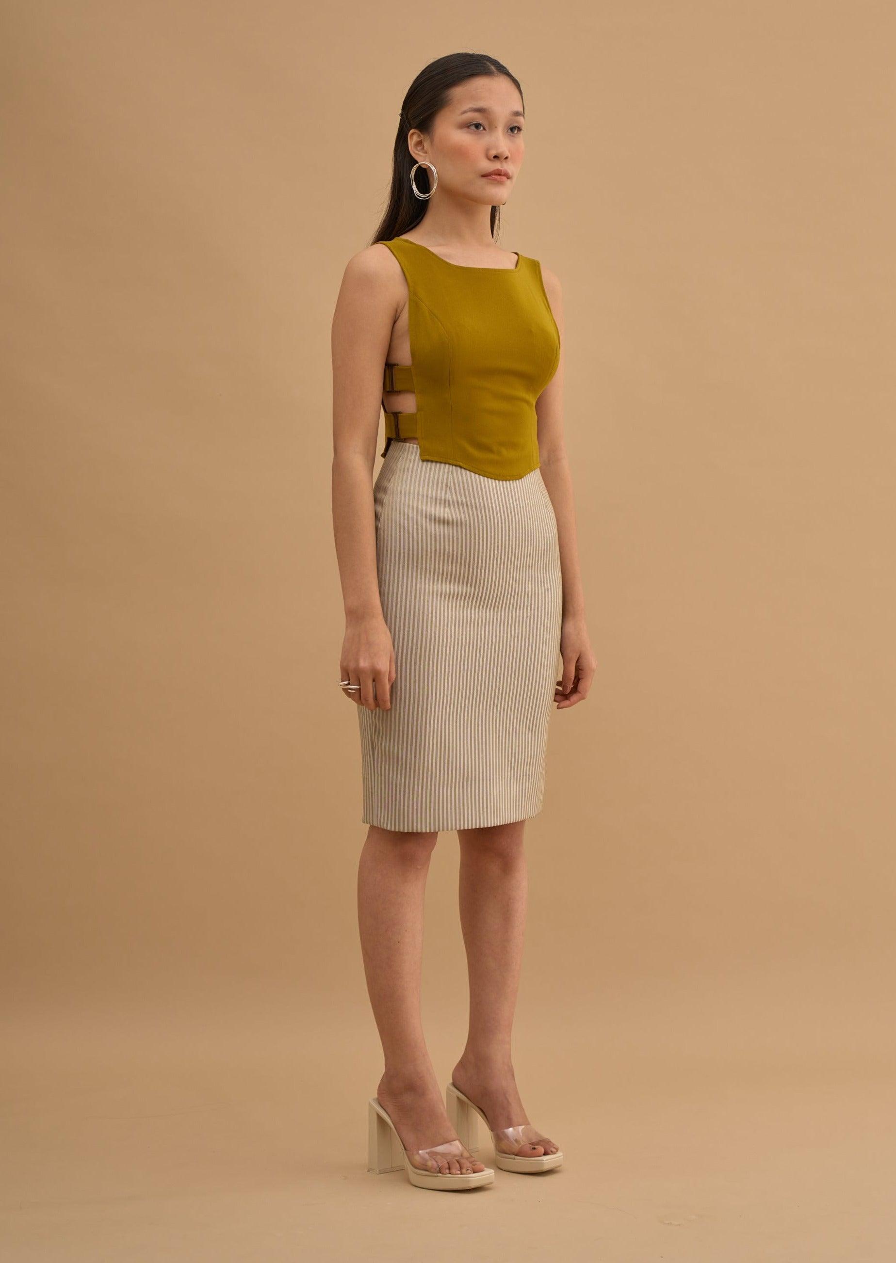 BUCKLE UP YOUR SIDE CROP TOP 