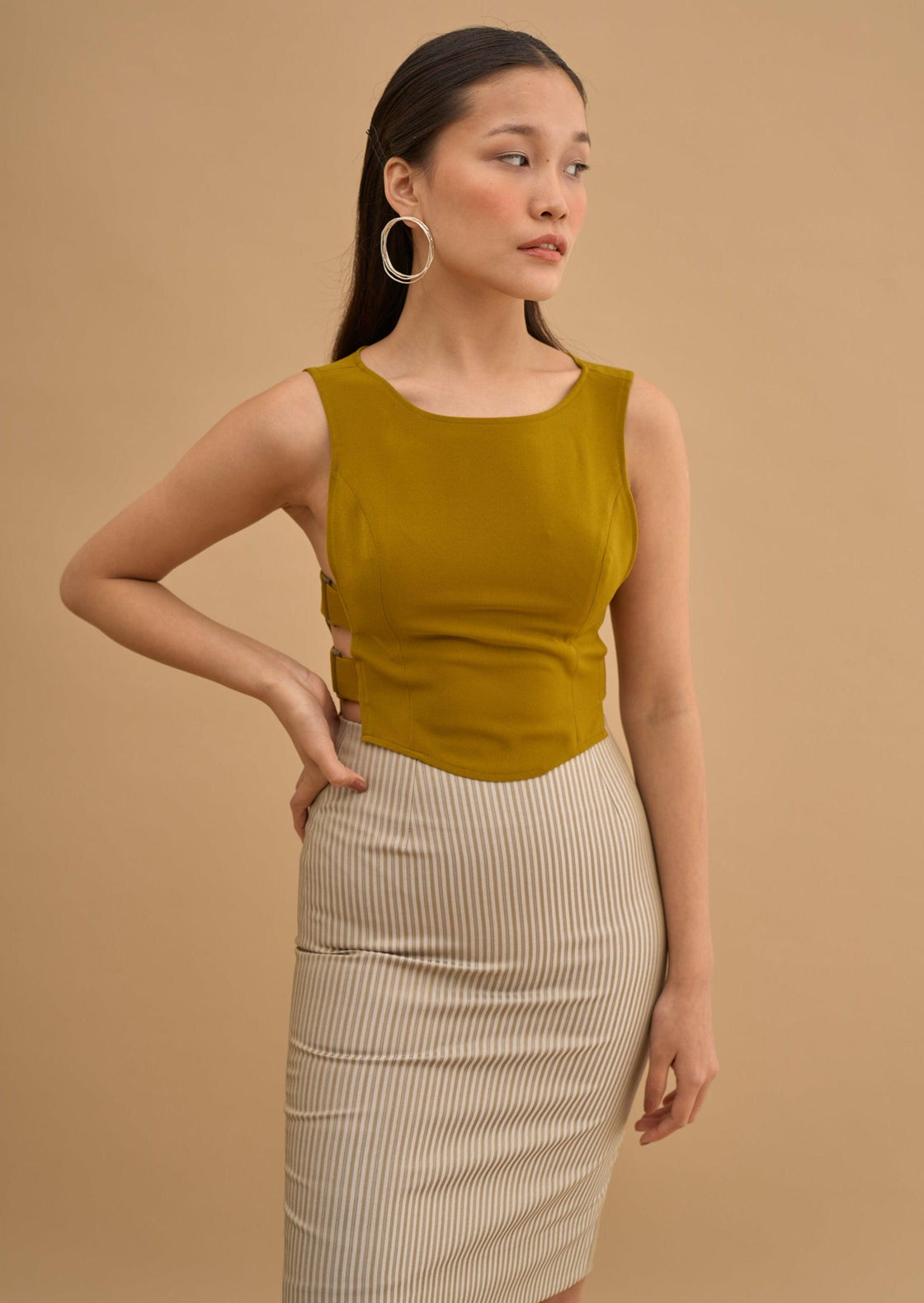 BUCKLE UP YOUR SIDE CROP TOP 