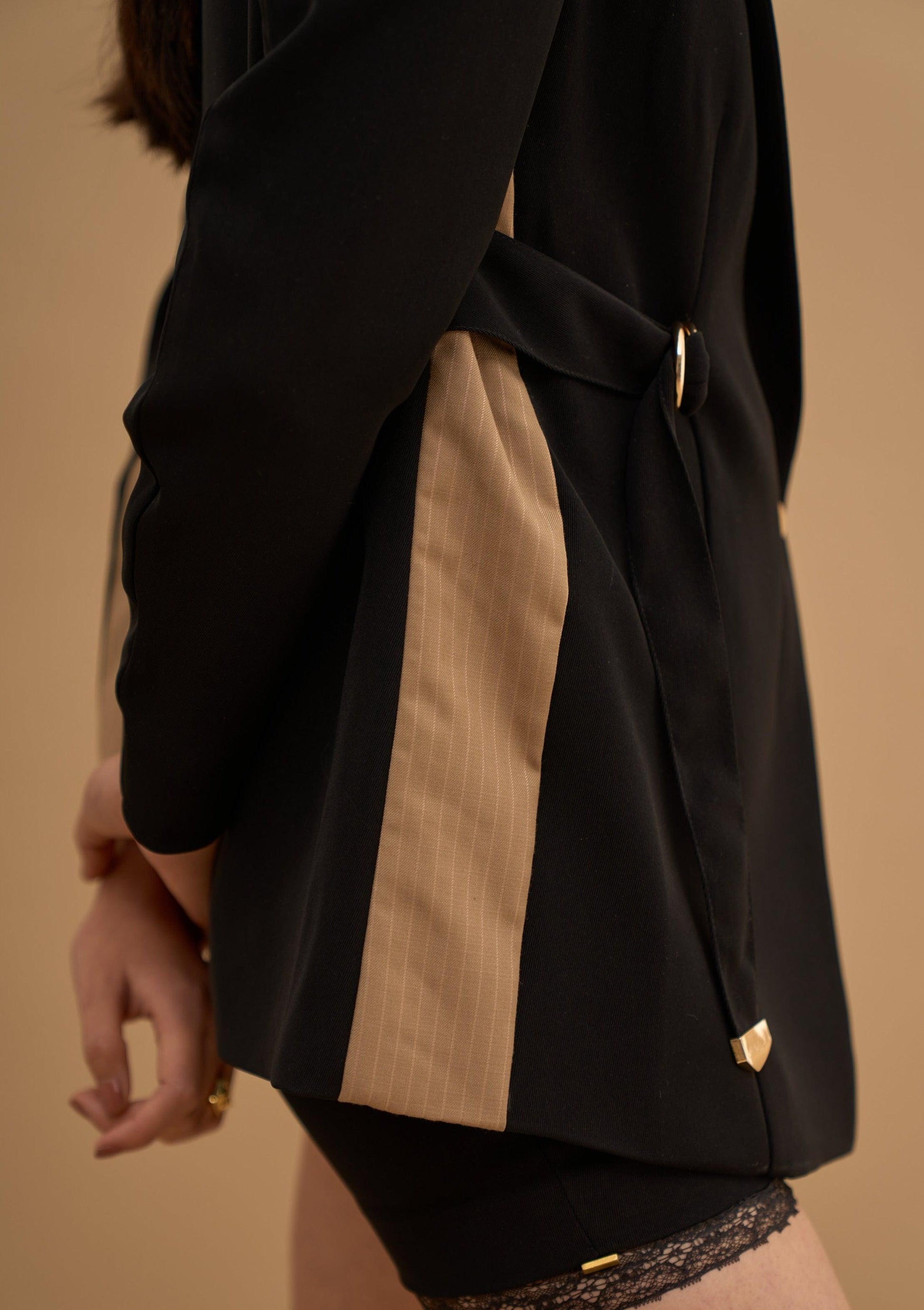 SIDE PANNELED BLAZER 