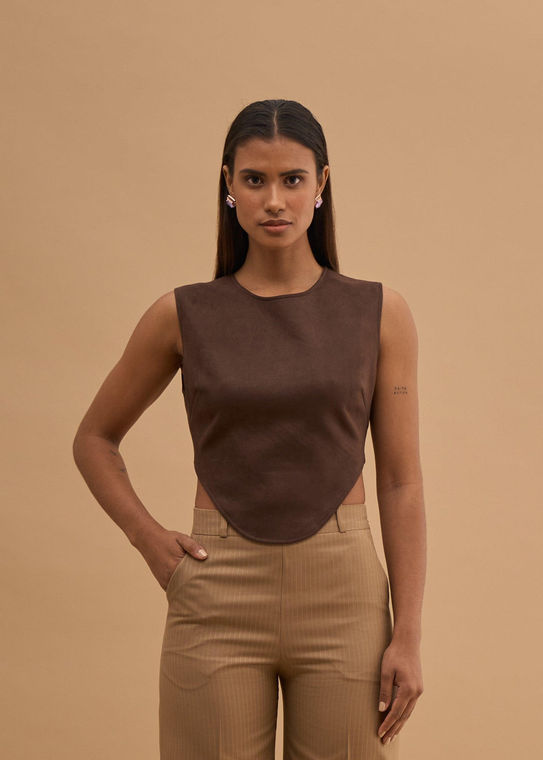 BUCKLE THE BACK CROP TOP 