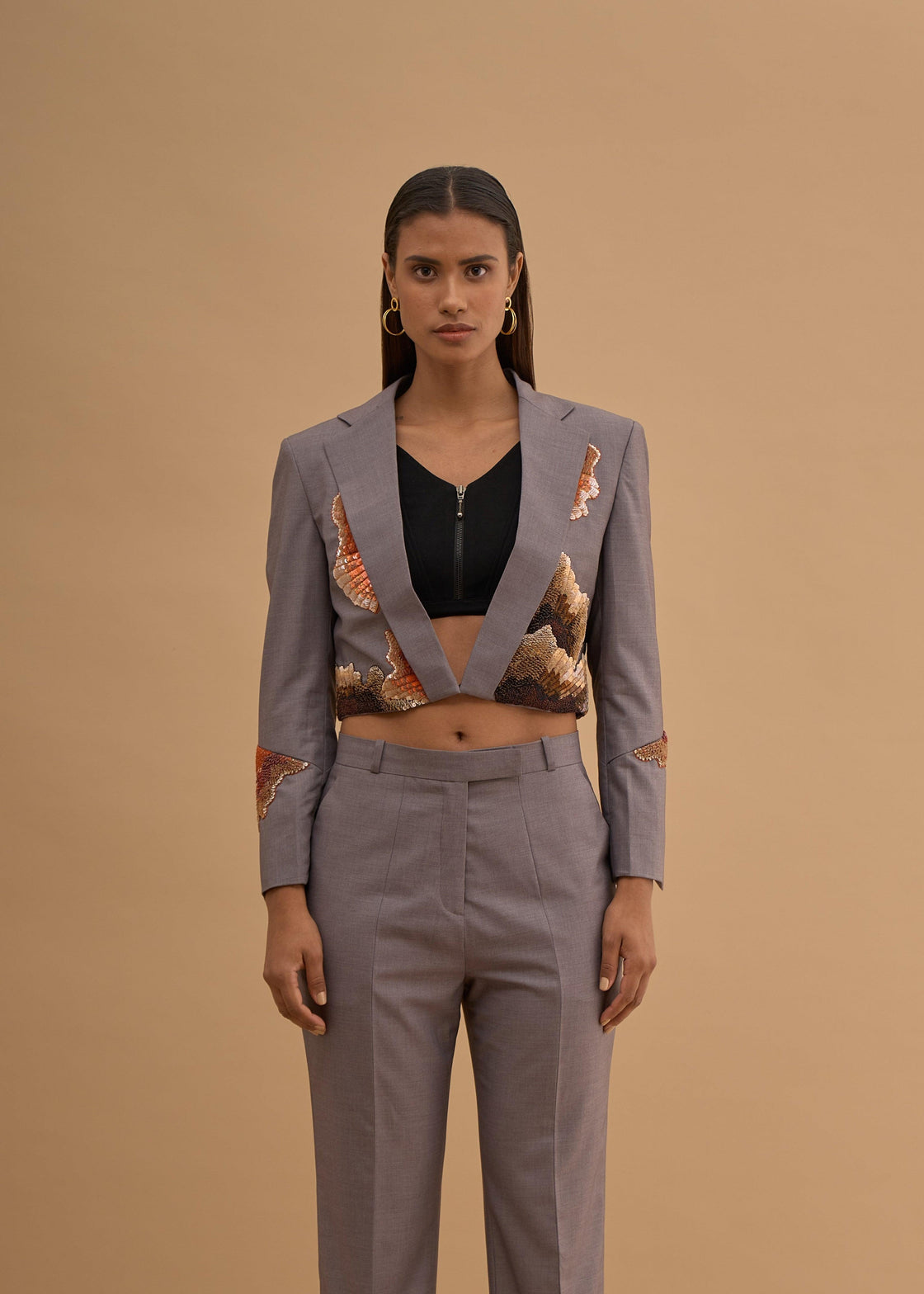 EMROIDERED VENT OUT SLEEVE BLAZER 