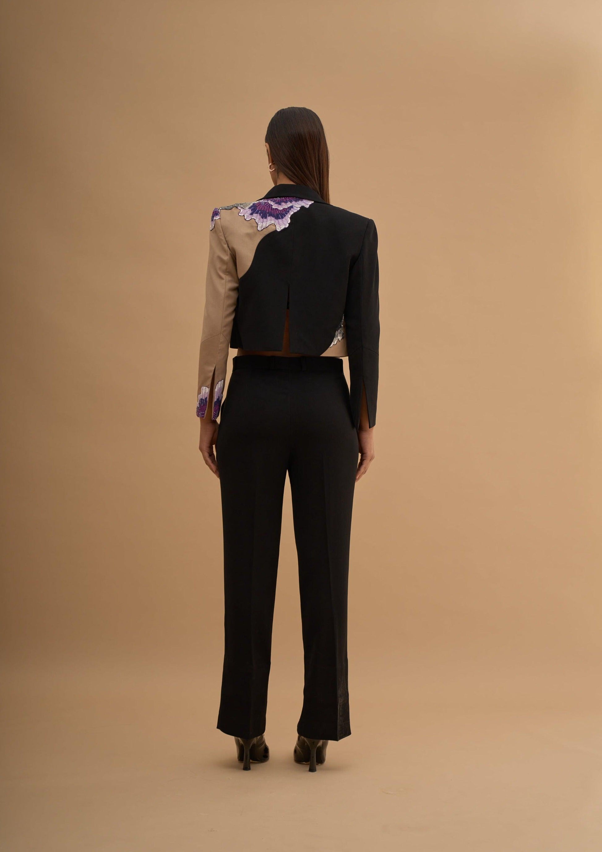 EMBROIDED  SIDE SWIRL BOXY BLAZER 