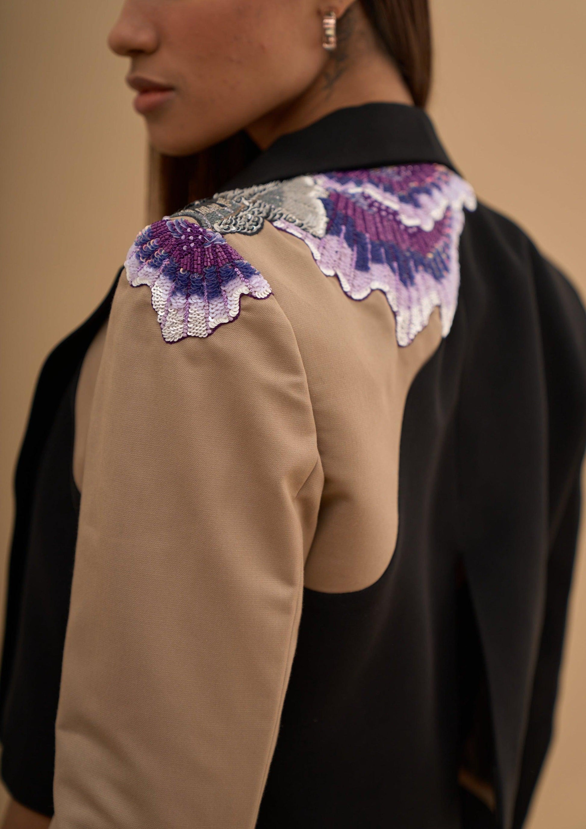 EMBROIDED  SIDE SWIRL BOXY BLAZER 