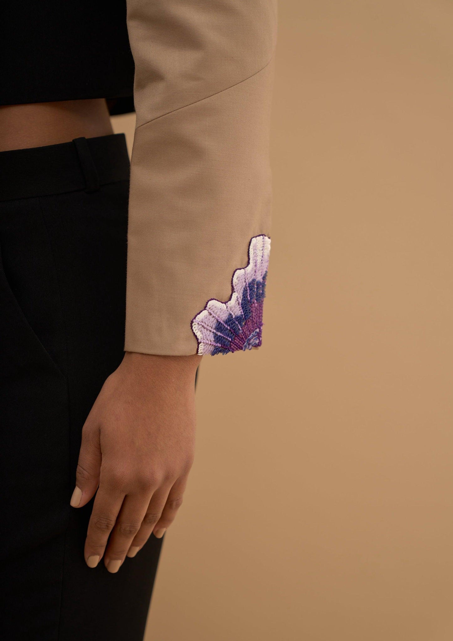 EMBROIDED  SIDE SWIRL BOXY BLAZER 