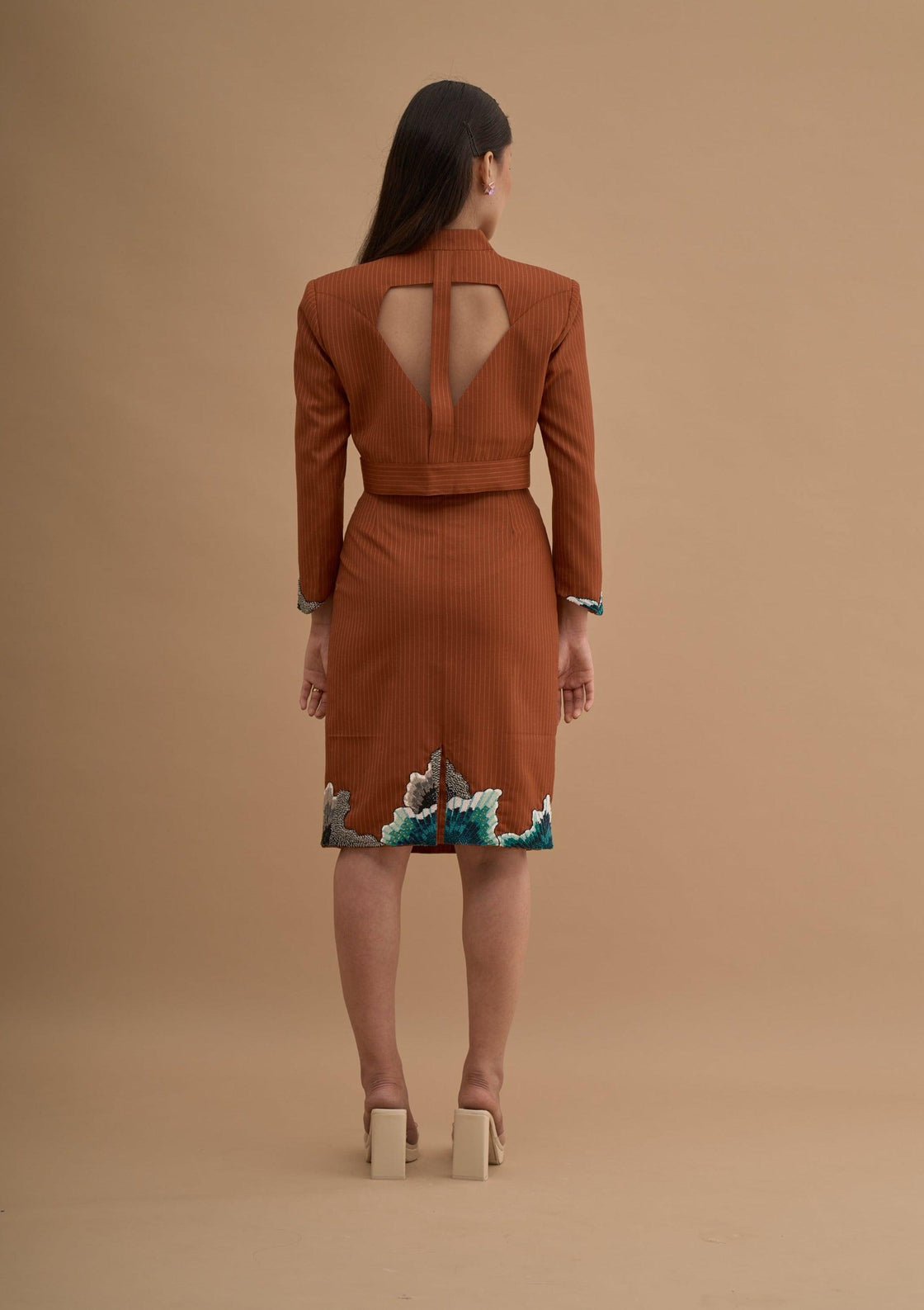 EMBROIDERED DIAMOND BACK BLAZER 