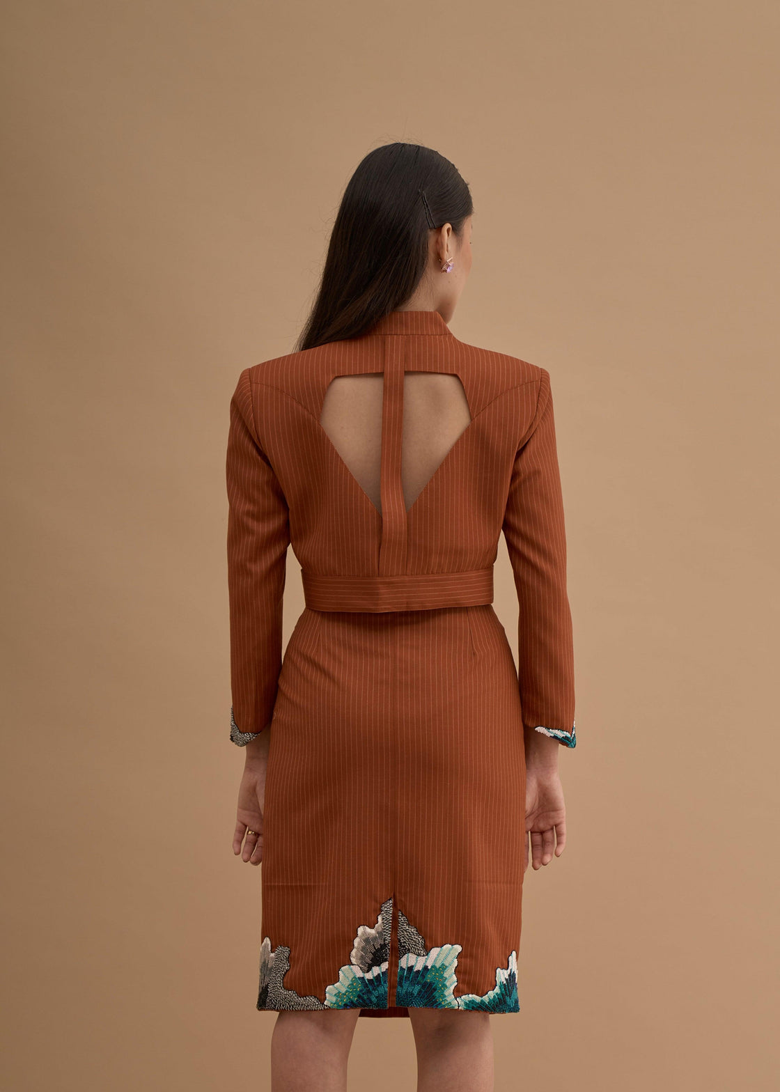 EMBROIDERED DIAMOND BACK BLAZER 