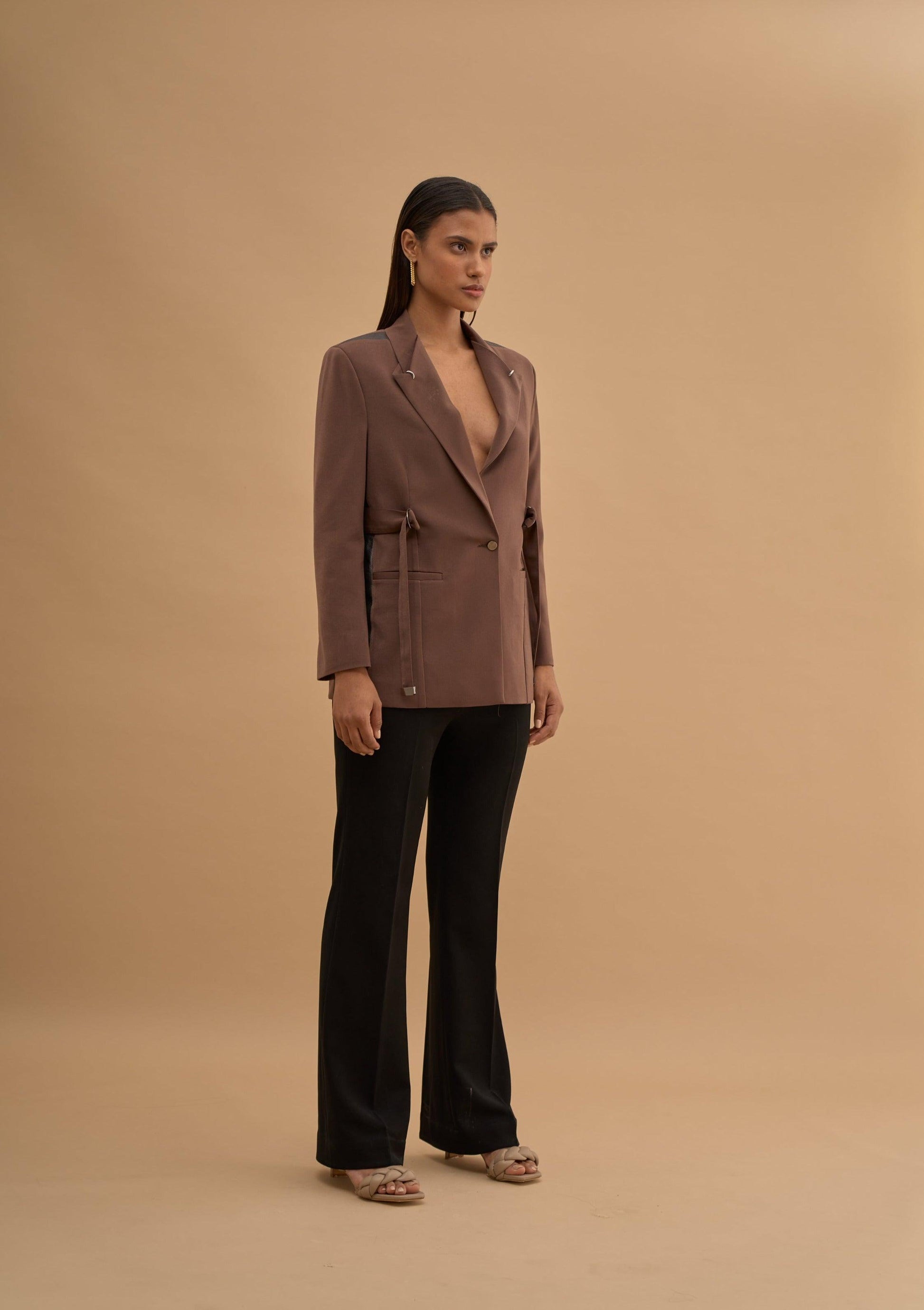 SIDE PANNELED BLAZER 